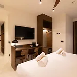 Moontels Colon فندق