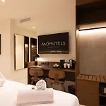 Moontels Colon فندق