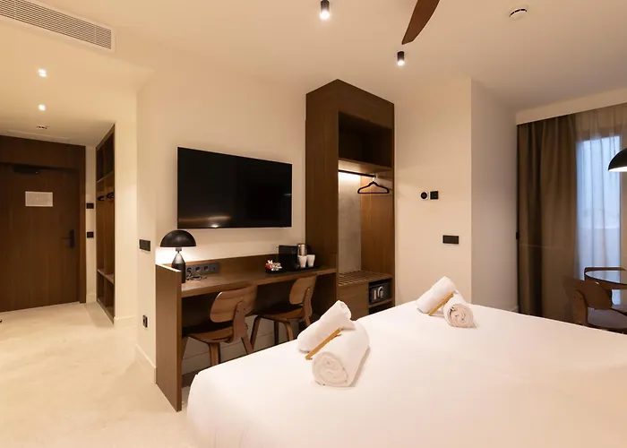 Moontels Colon Hotel